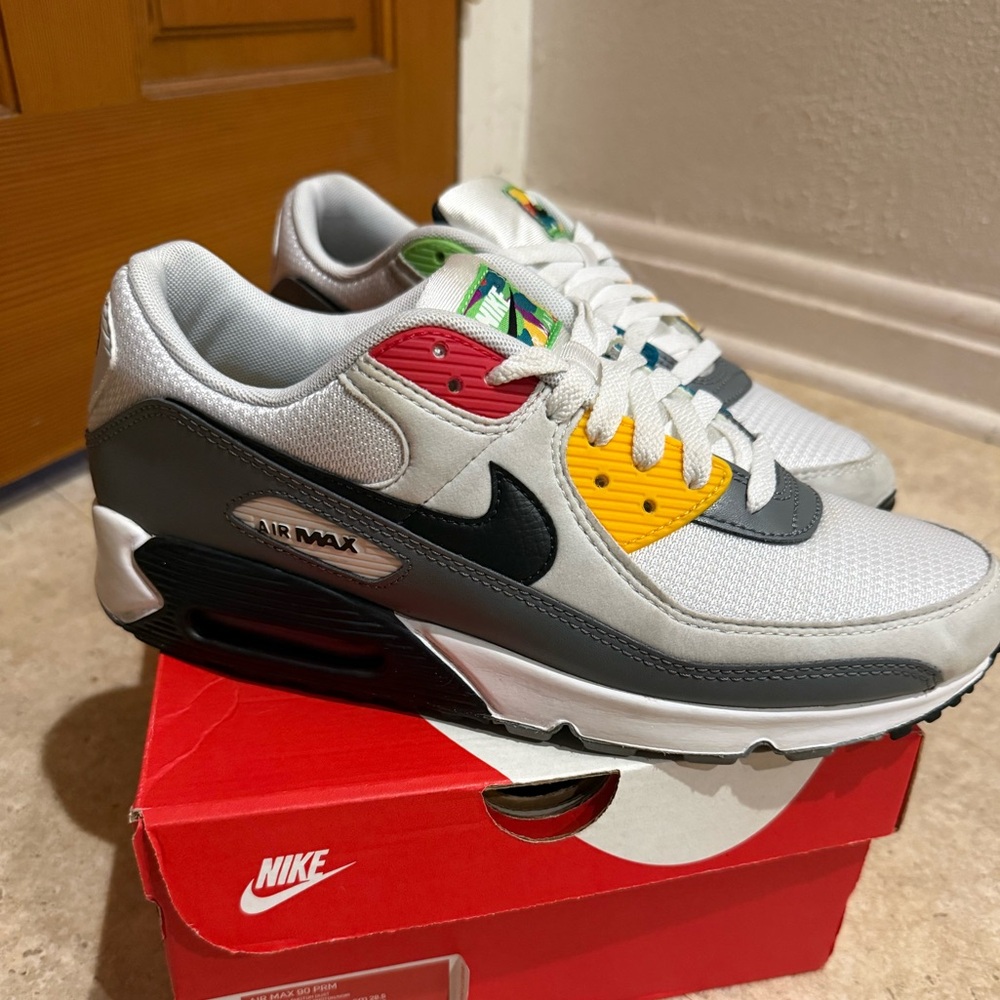 Nike Air Max 90, peace, love, basketball. Size 10.5